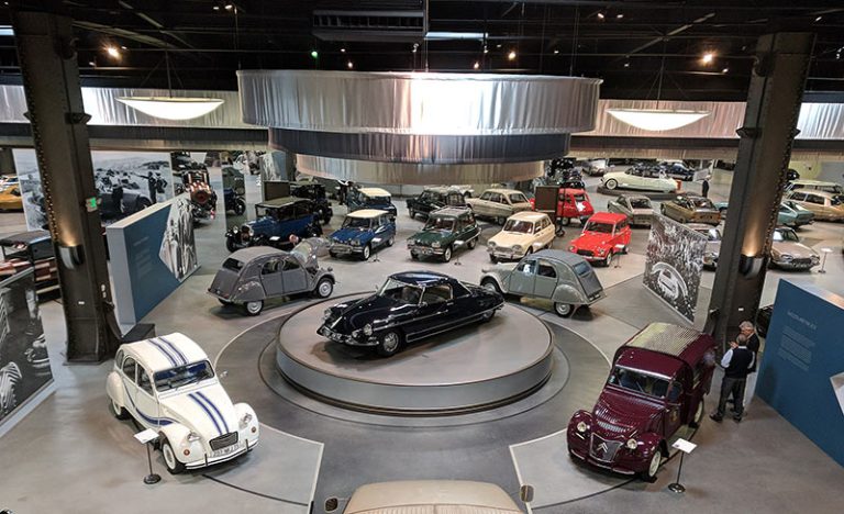 In California, a French automobile museum lowers the curtain