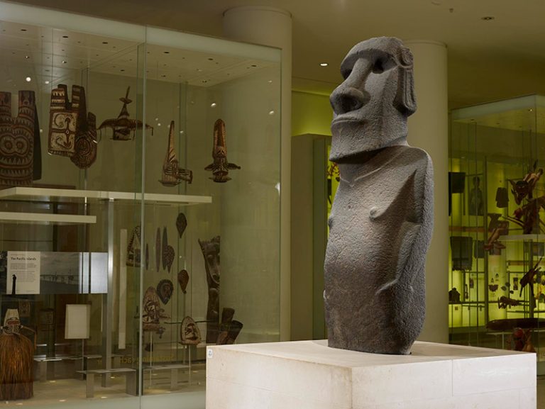 Internet users demand the return of a moai statue from the British Museum