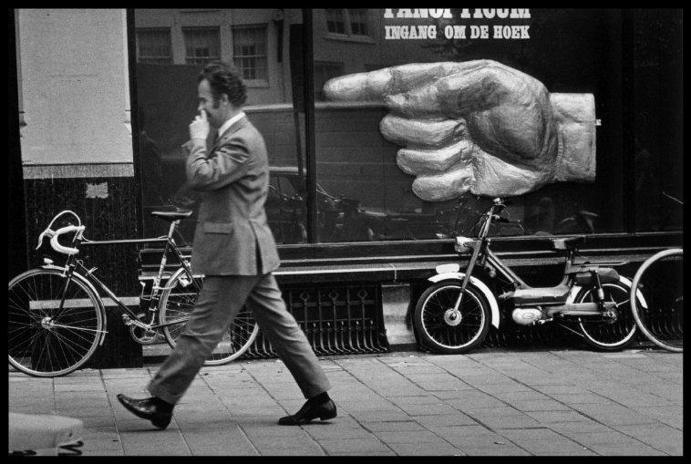 Elliott Erwitt.  Amsterdam, Netherlands, 1972. © Elliott Erwitt / Magnum Photos