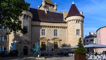 In Aubenas, the castle could change destination