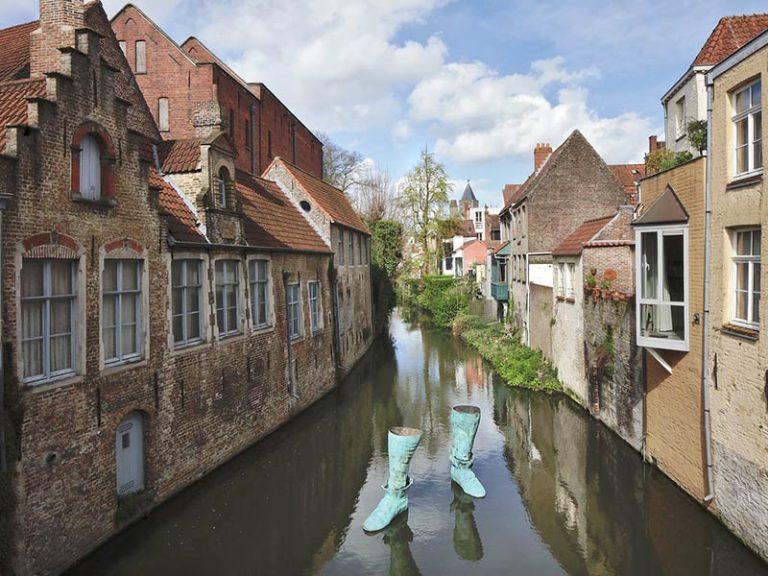 Bruges clears its gardens