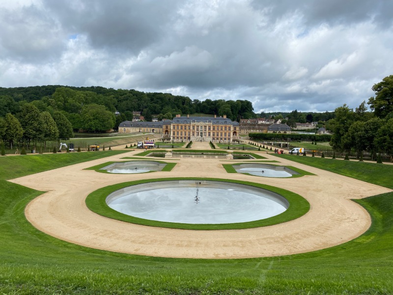 Dampierre opens his domain as large but not yet his castle