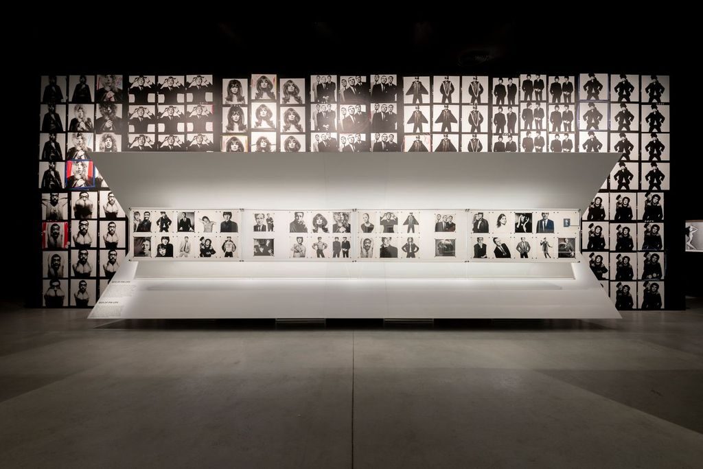 View of the exhibition David Bailey's Changing Fashion. Courtesy of the MOP Foundation