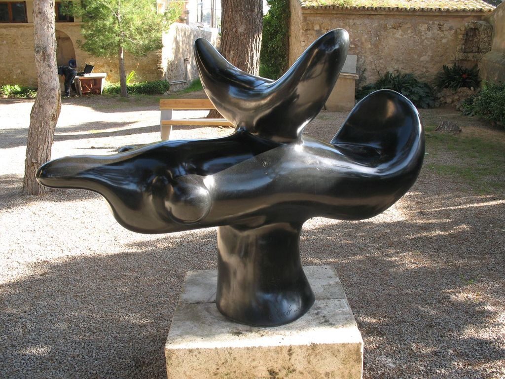 Joan looked. Oiseau Solaire, 1966. Fundació Miró Mallorca, of a private collection season. © Successó Miró, 2025. Photography: Fundació Miró Mallorca
