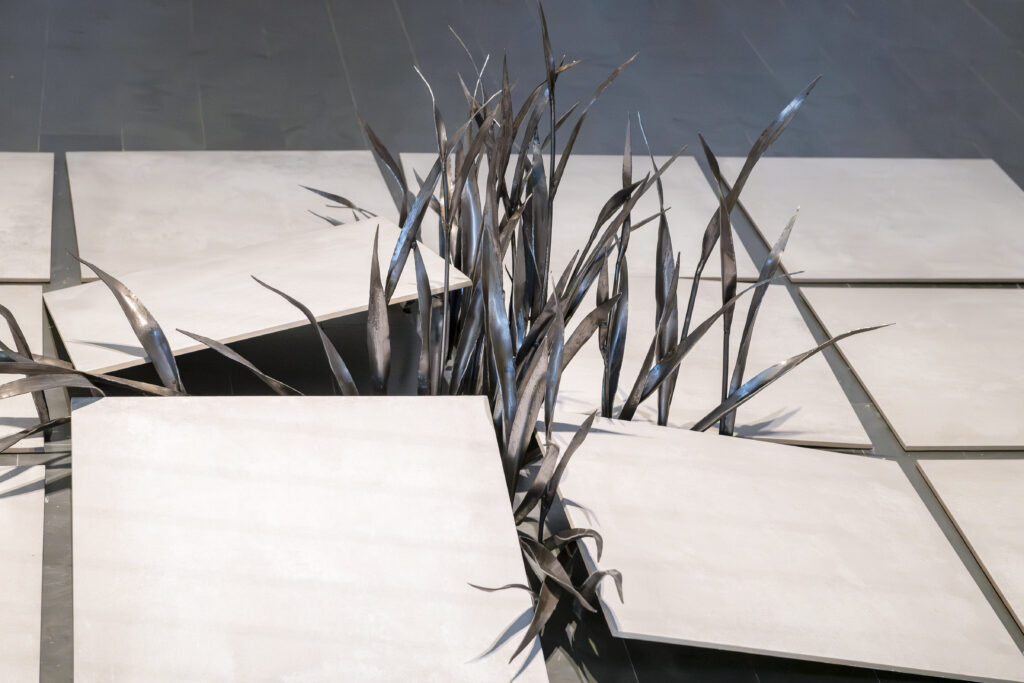 Cristina Almodóvar at an eternal instant in the garden. Centrocentro