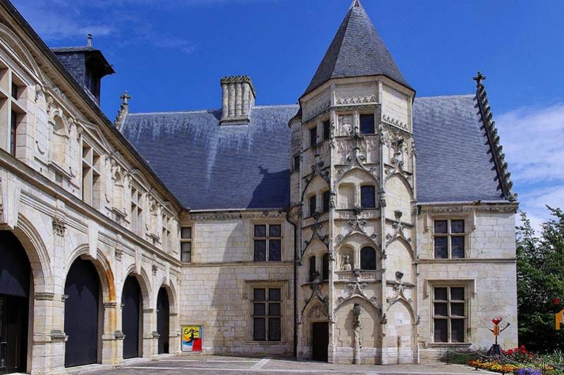 The Hôtel des Alderines in Bourges is home to the Estève museum. © Patrick, 2012, CC by-SA 2.0