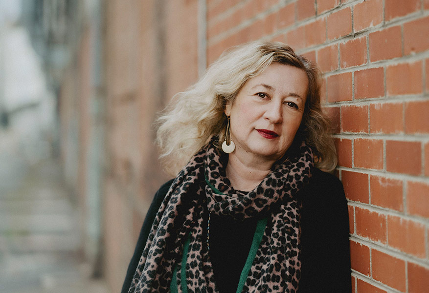 Alexia Fabre rebounds at the Center Pompidou de Massy