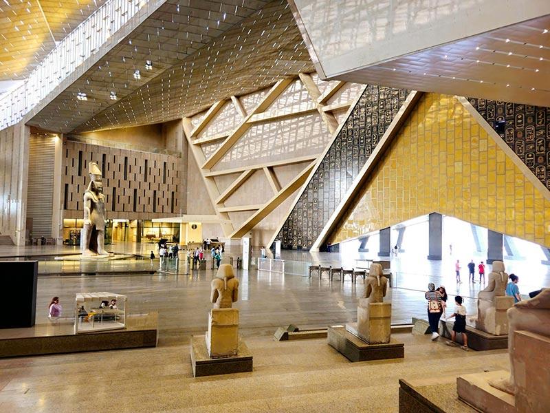 The Great Hall with the colossal statue of Ramses II in the background. © GEM