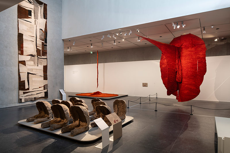 The sculptural fiber of Magdalena Abakanowicz