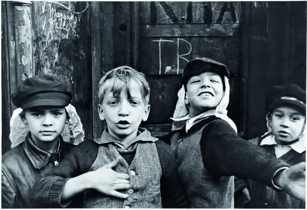 Helen Levitt. New York, circa 1940. © Film Documents LLC, courtesy Zander Galerie, Cologne