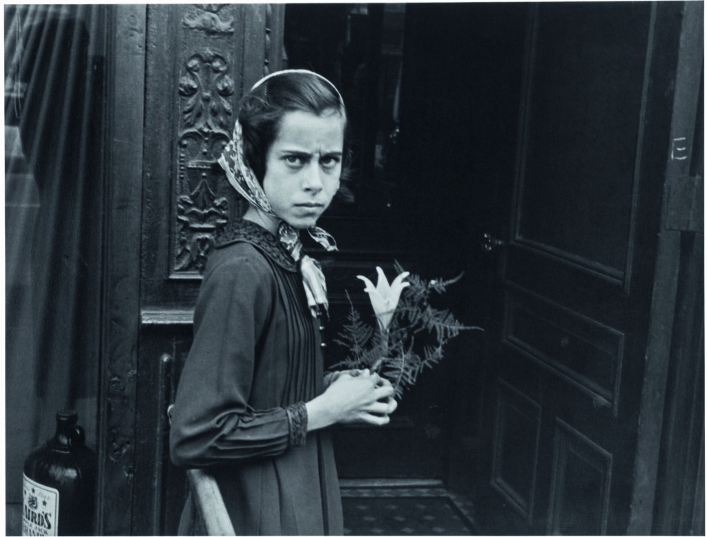 Helen Levitt. New York, circa 1939. © Film Documents LLC, courtesy Zander Galerie, Cologne