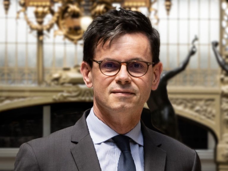 Christophe Leribault succeeds Laurence des Cars at the head of the Louvre