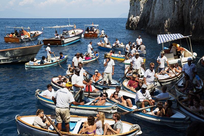 Martin Parr (1952-2025), Blue Grotto, Capri, Italy, 2014. © Martin Parr / Magnum Photos