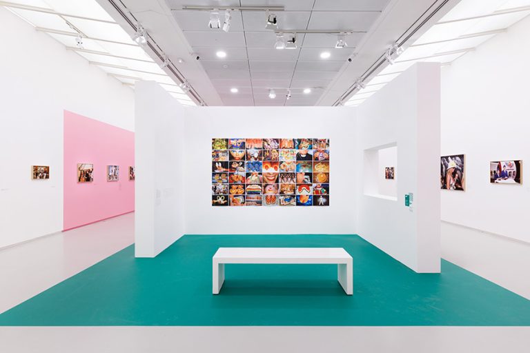 The Jeu de Paume pays tribute to Martin Parr