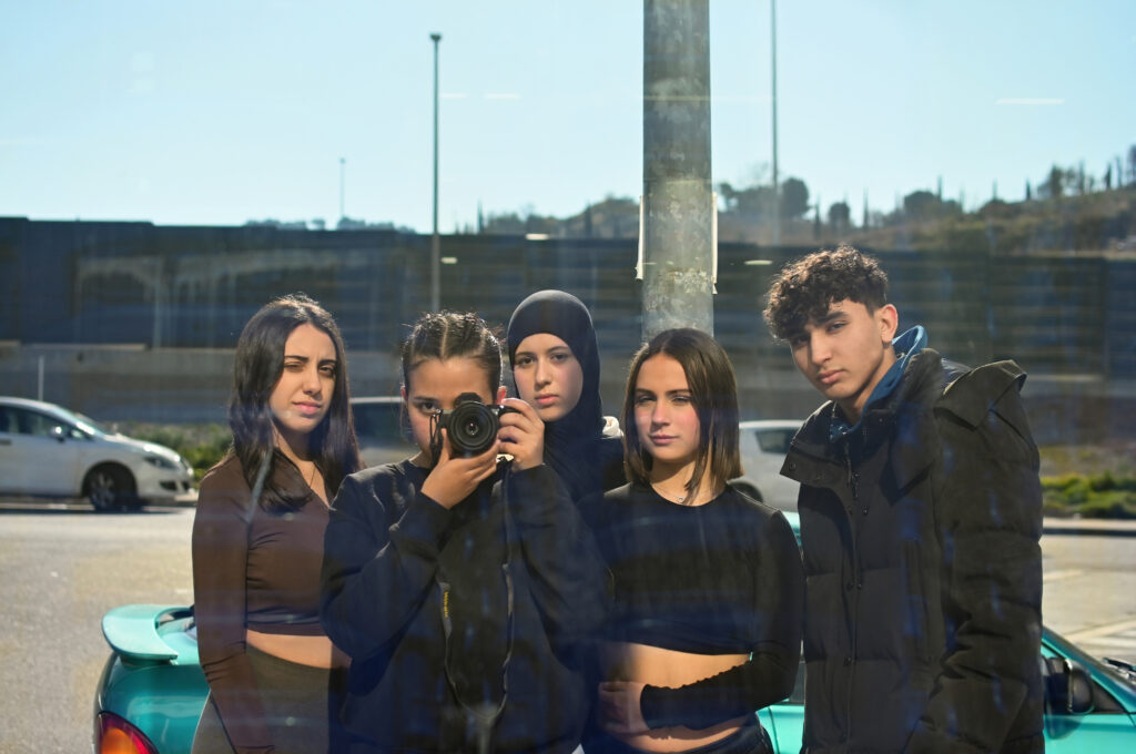 Hajar Ahannouk, Ikhlas Daoudi, Achraf El Idrissi, Ivet Lázaro, Miriam Reyes Self-portrait in the Roc Blanc neighborhood, Terrassa. © A Bao A Qu - Institut Les Aimerigues 