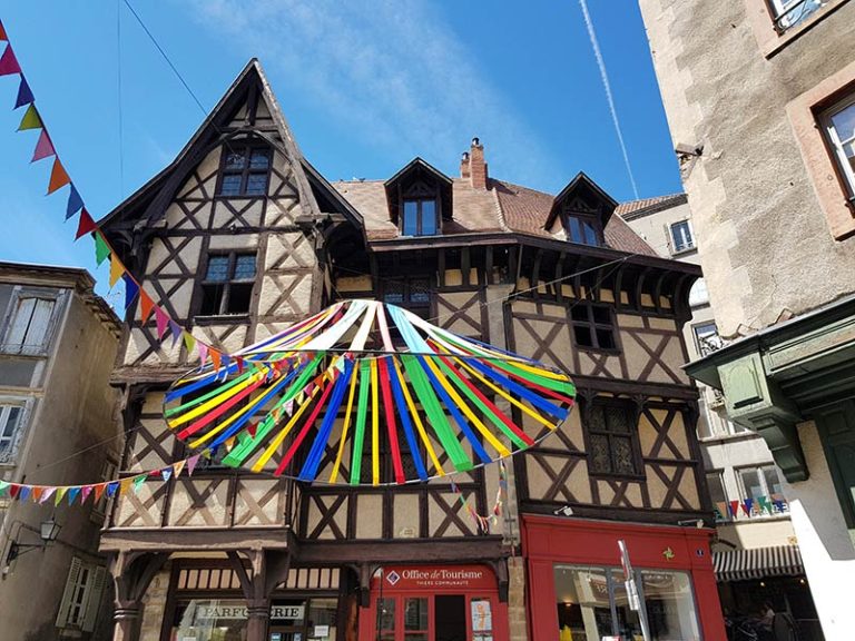 In Thiers, the Château du Pirou closed for security reasons