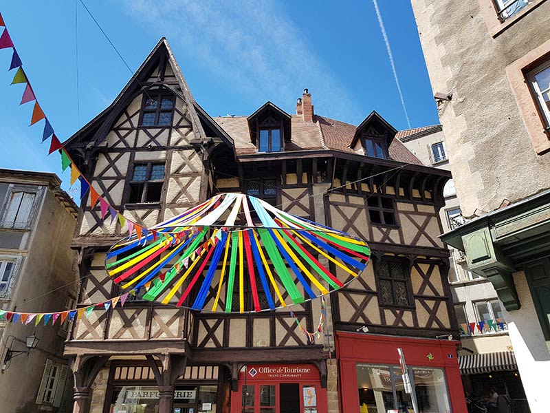 In Thiers, the Château du Pirou closed for security reasons