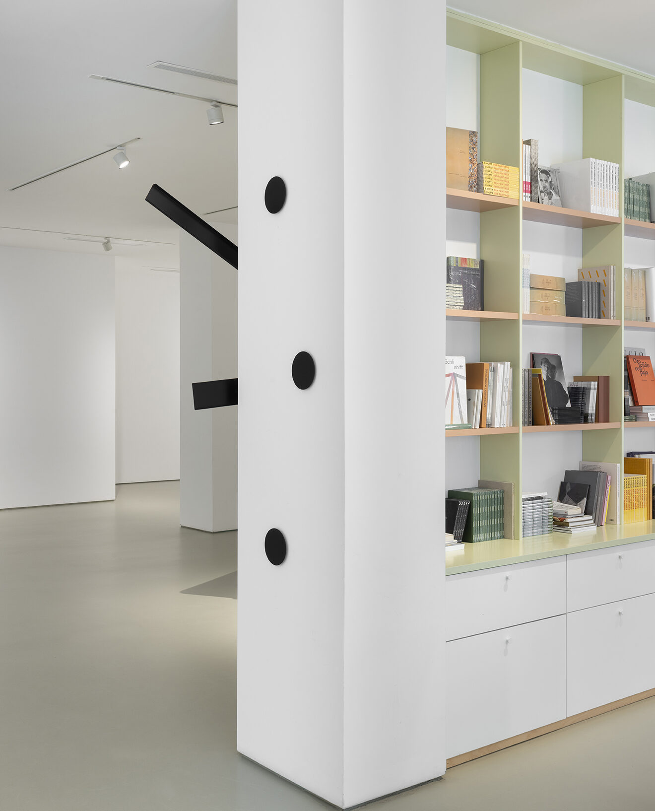 To Kassen. Twenty minutes past two. Maisterravalbuena