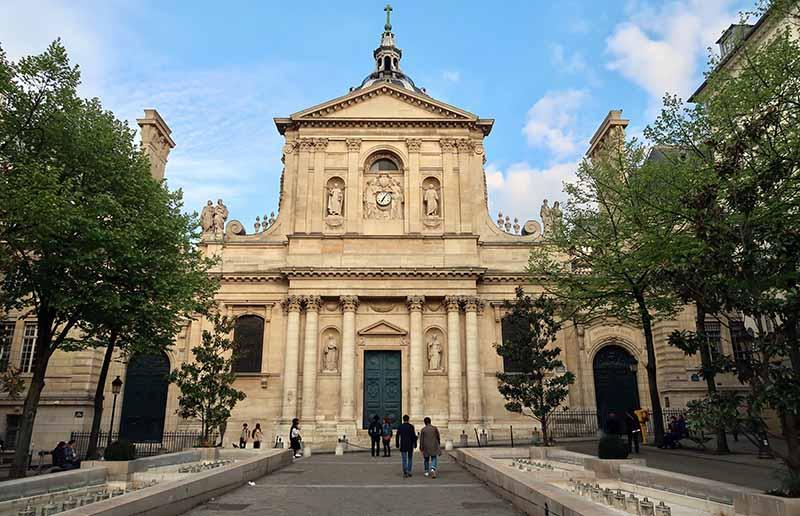 Facade of the Sainte-Ursule chapel at the Sorbonne University in Paris. © Celette, 2019.
