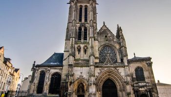 Pontoise Cathedral under construction again