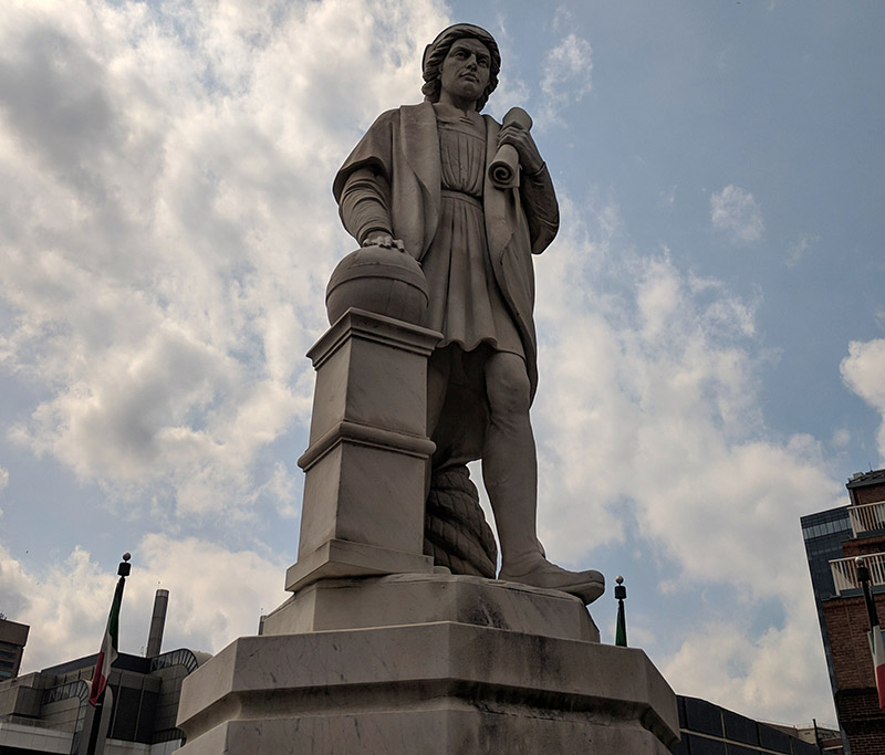 Trump erects a statue of Christopher Columbus near the White House