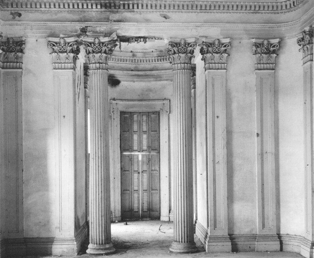 Walker Evans. Breakfast Room, Belle Groove Plantation, White Chapel, Louisiana, 1935. Colecciones Fundación Mapfre