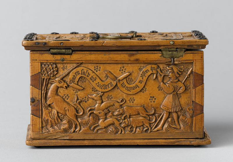 Rear panel of a box representing a unicorn hunt, Middle Rhine, circa 1500, boxwood, Paris, Musée de Cluny - national museum of the Middle Ages. © GrandPalaisRmn / Jean-Gilles Berizzi