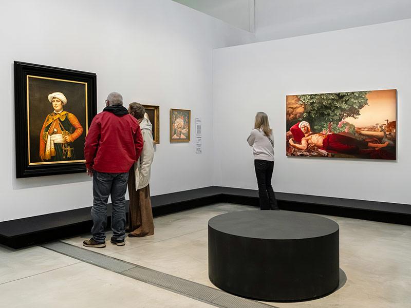 View of the exhibition “Beyond the Arabian Nights” at the Louvre-Lens. © Frédéric Iovino