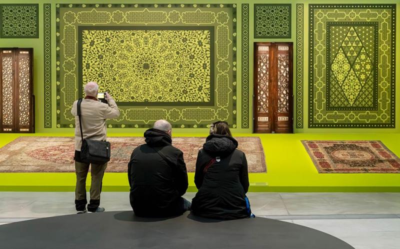 View of the exhibition “Beyond the Arabian Nights” at the Louvre-Lens. © Frédéric Iovino
