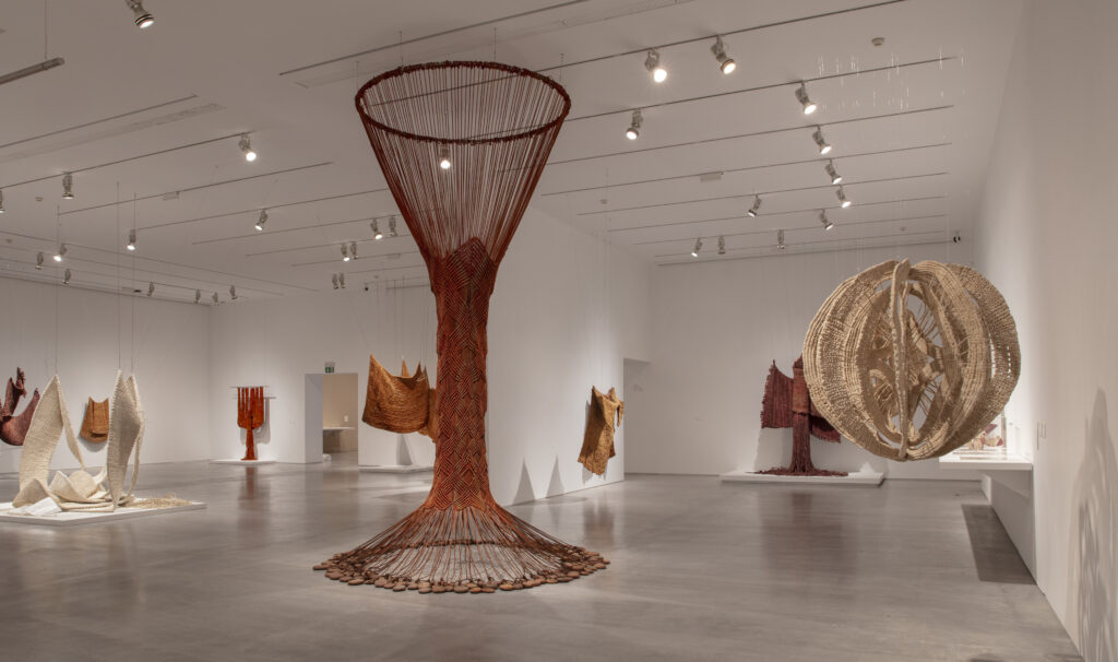 View of Room 2: The knotted sculpture Photography: Fátima Sanz