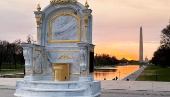 Anti-Trump statues challenge the White House