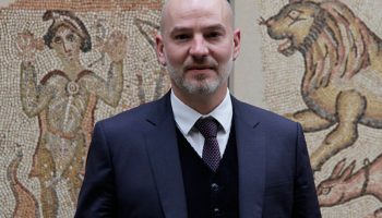 At the Louvre, department directors between internal responsibilities and national role