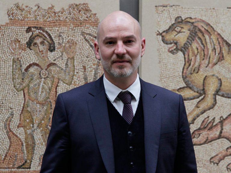 At the Louvre, department directors between internal responsibilities and national role