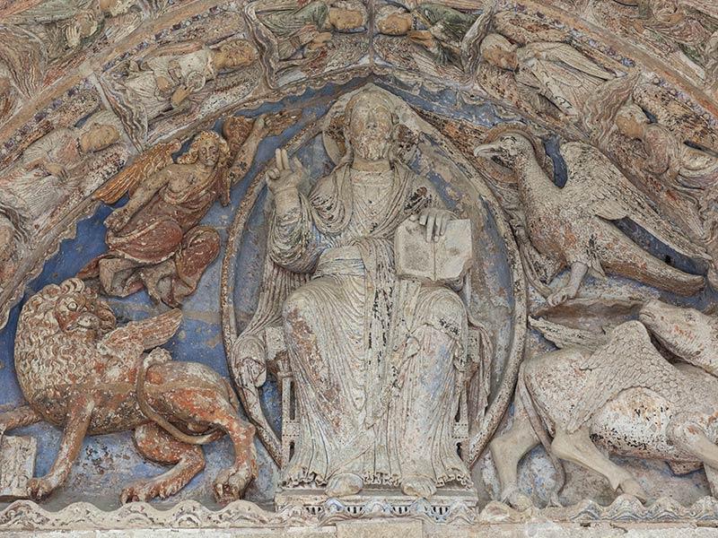 Polychrome tympanum of the portal of Angers Cathedral. © Thierry Bonnet / City of Angers 