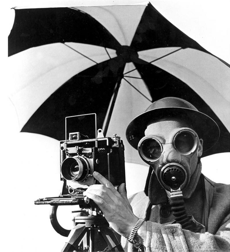 Lee Miller (1907-1977), David E. Scherman dressed for war, 1942. © Lee Miller Archives, England 2025