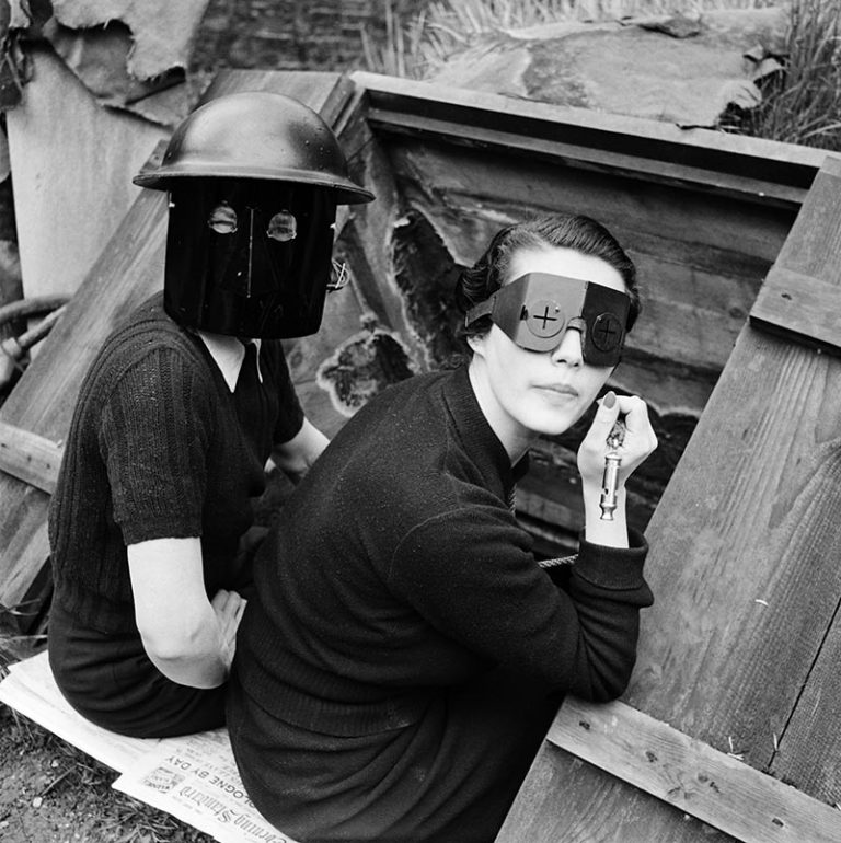 Lee Miller in wide angle
