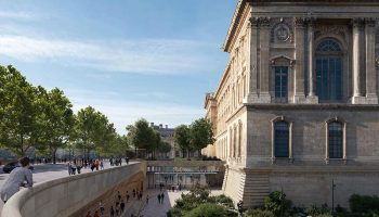 The Louvre chooses its entrance on the colonnade side