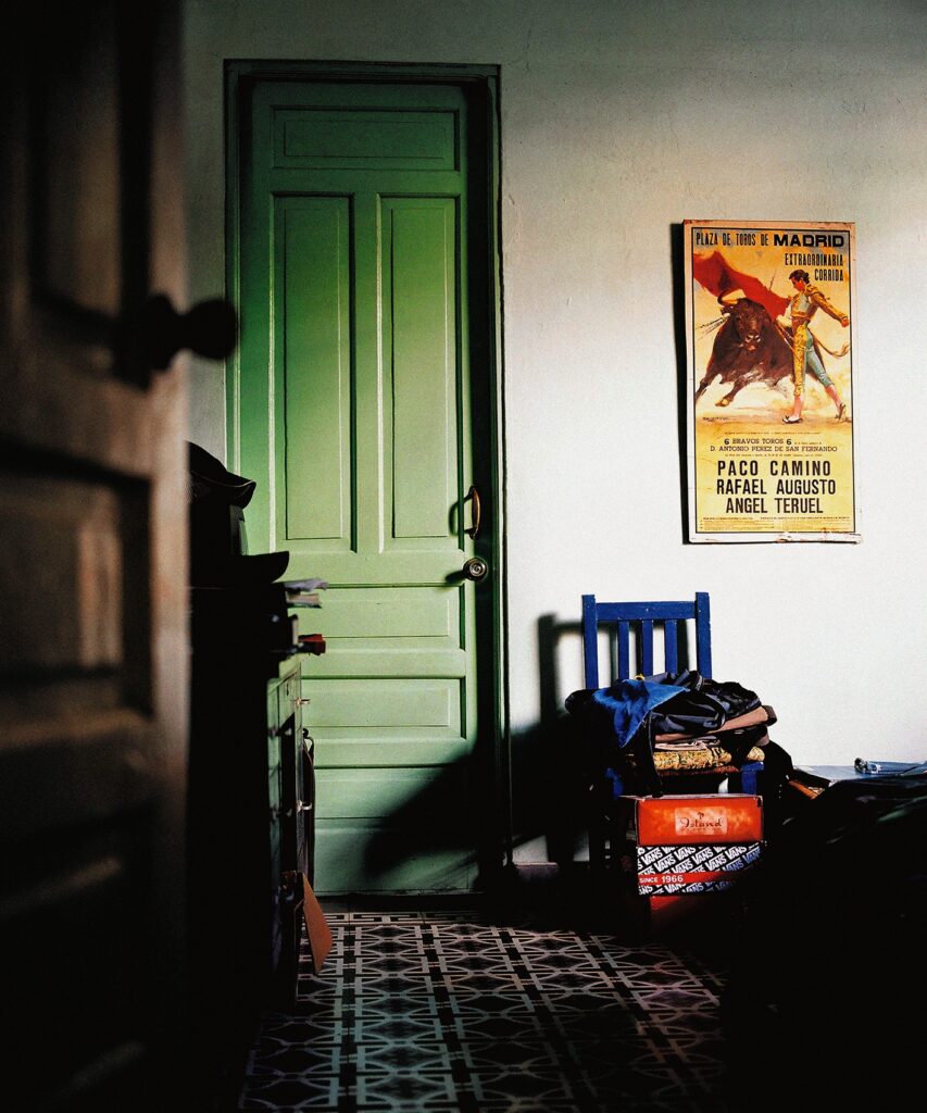 Alejandro Cartagena. Living Spaces #1, from the series Living Spaces, 2005-2006. Courtesy of the artist © Alejandro Cartagena