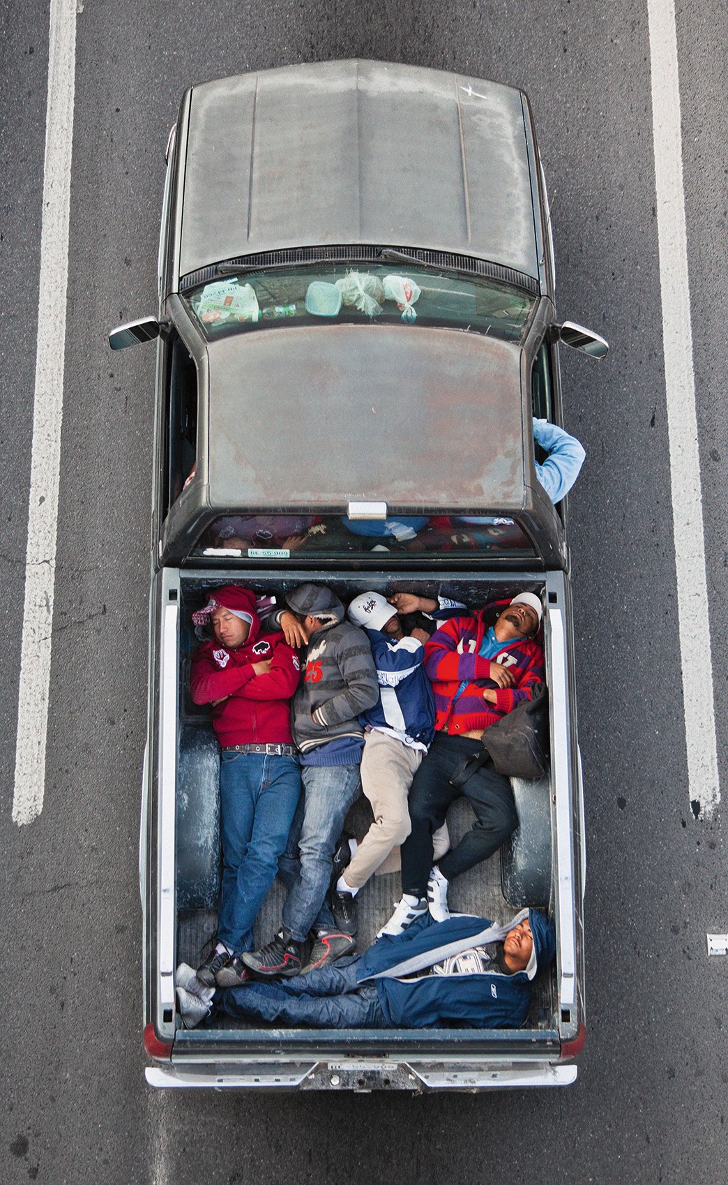 Alejandro Cartagena. Carpoolers #21, from the Carpoolers series, 2011-2012. Courtesy of the artist © Alejandro Cartagena 