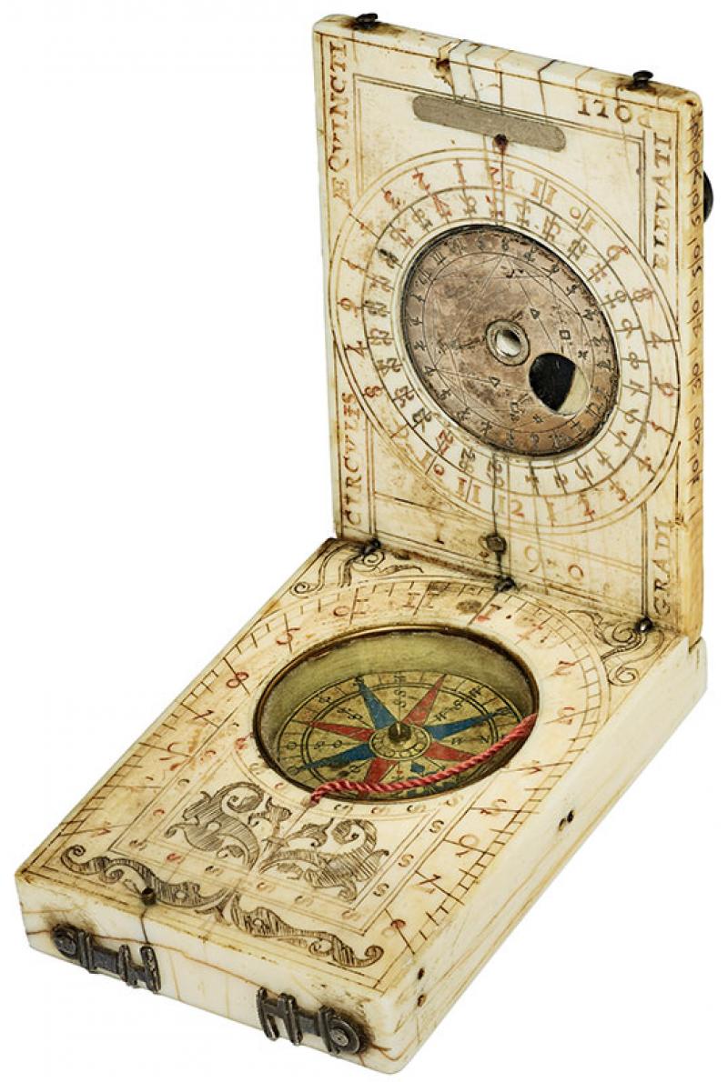 Sundial with compass, circa 1570, ivory and silver, 7 x 5 x 2 cm, Antwerp, The Phoebus Foundation. © The Phoebus Foundation