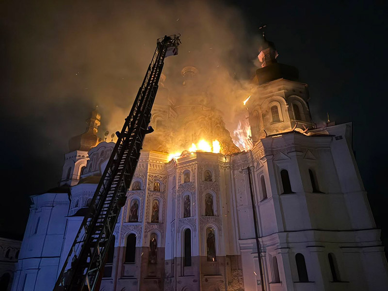 kyiv cathedral hit by Russian strike