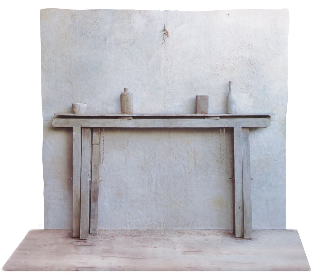 Carmen Laffón. Improvised shelf, 2002-2003. Private collection. © Carmen Laffón, VEGAP, Madrid, 2026. Photography: Claudio del Campo