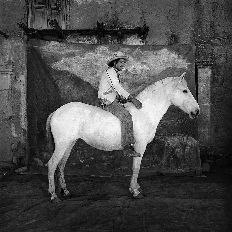 Javier Silva Meinel, Qorilazo montado, 1996 © Javier Silva Meinel / Younique Gallery
