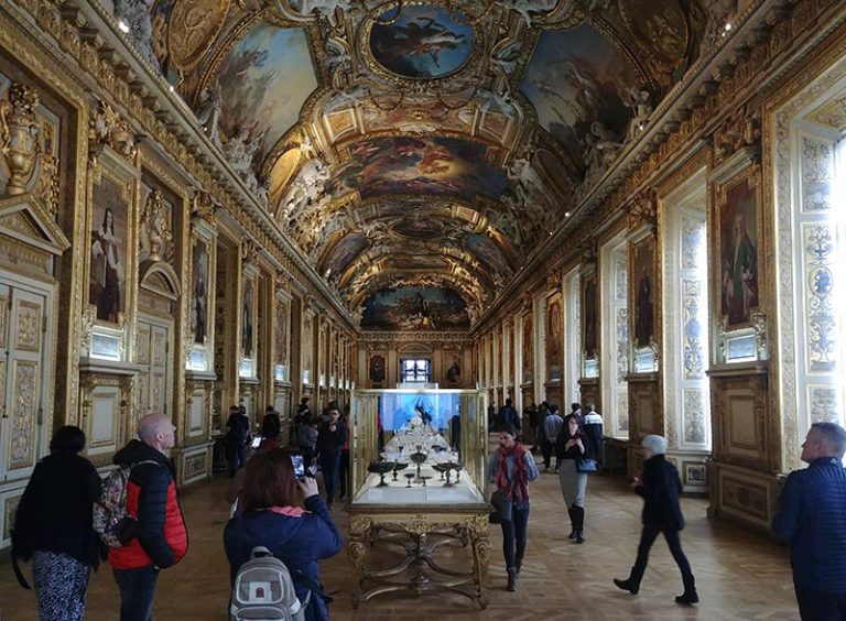 A report on museum security full of bias
