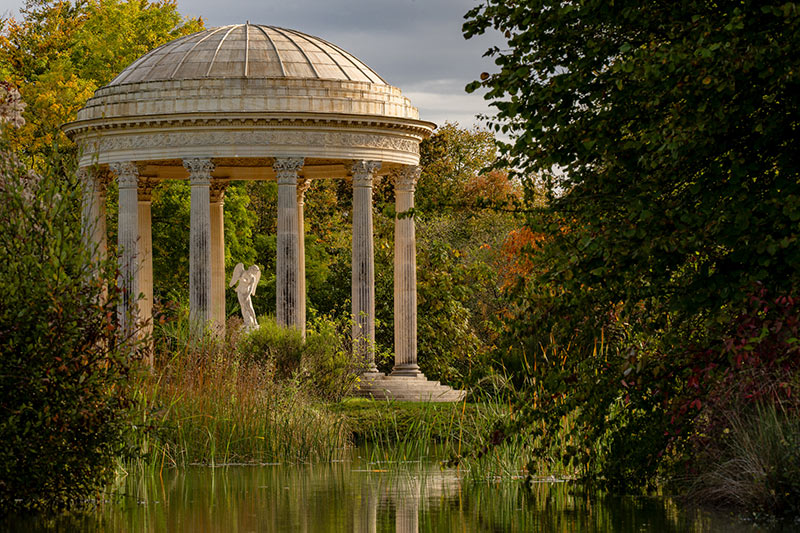 The art of gardens at Versailles under English influence