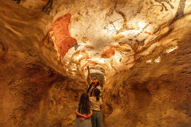 Lascaux, Chauvet, Cosquer: the factory of lost caves
