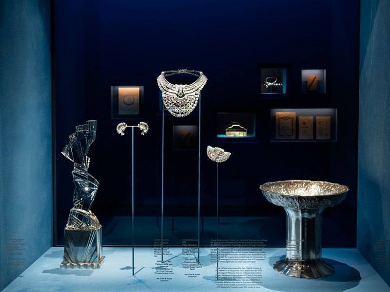 In Vienna, a royal necklace stolen in four minutes from the MAK