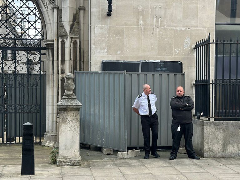 A Banksy stencil deliberately erased (and it’s expensive)
