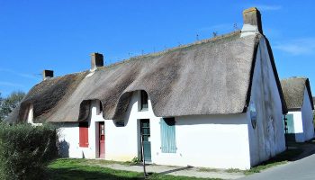 A local town planning plan may impose a type of material