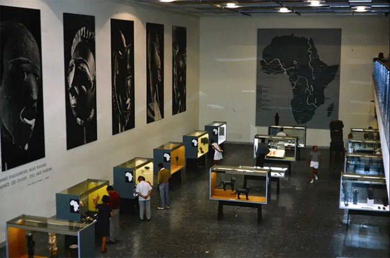 In Dakar in 1966, the first African art festival
